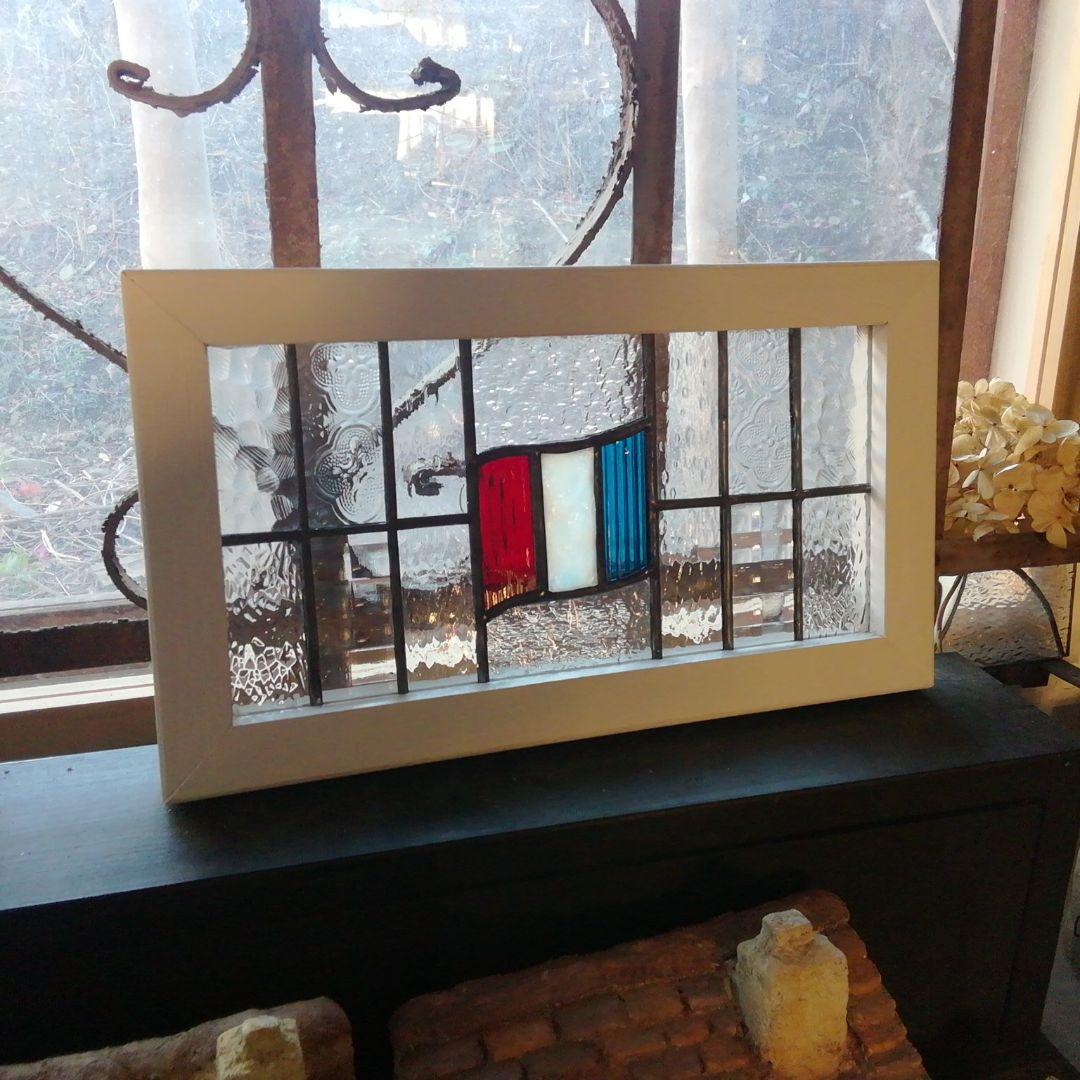 ハンドメイドのステンドグラス　フランスの風