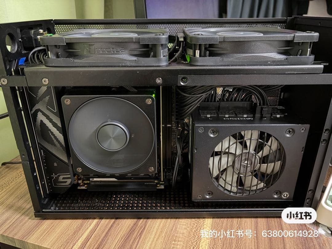 ブラック PCケース メッシュパターン