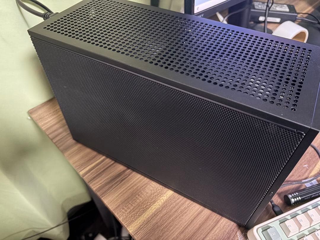 ブラック PCケース メッシュパターン