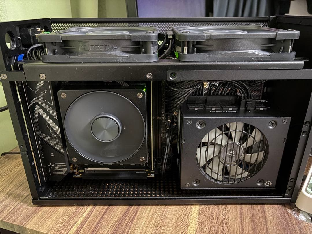 ブラック PCケース メッシュパターン