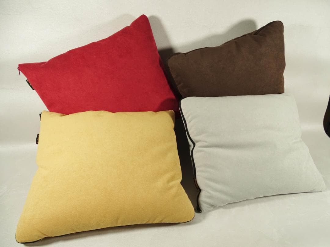 【正直ズルい】高級車内装素材で作ったクッション ライトグレー