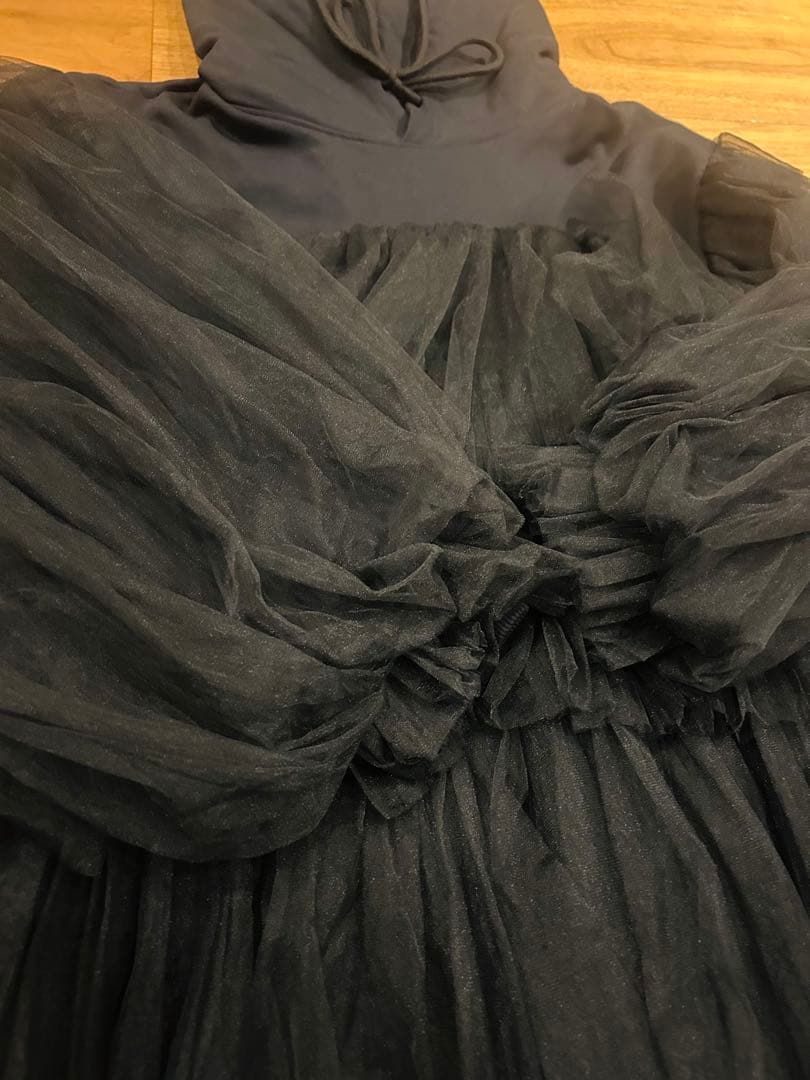 トップス VIVIANO Tiered Tulle Trimmed Sweatshirt