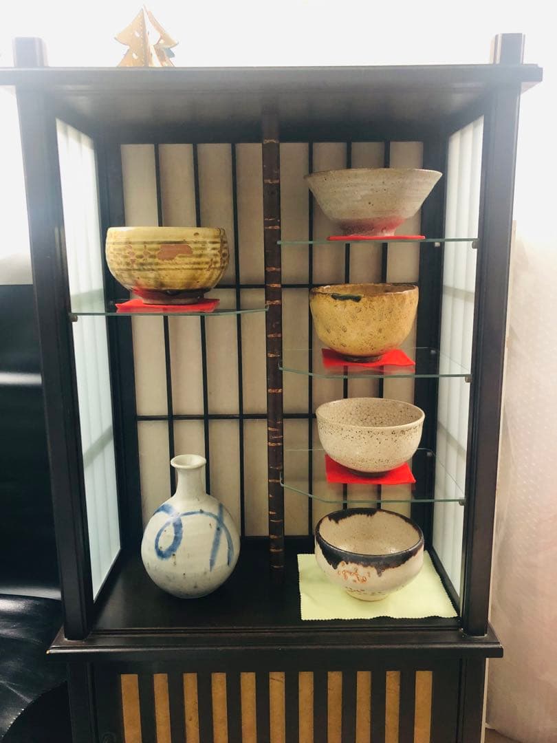 茶道を極める◼️蔵のお茶室に飾られていた、かなり可愛い抹茶専用の飾り棚、茶碗セット
