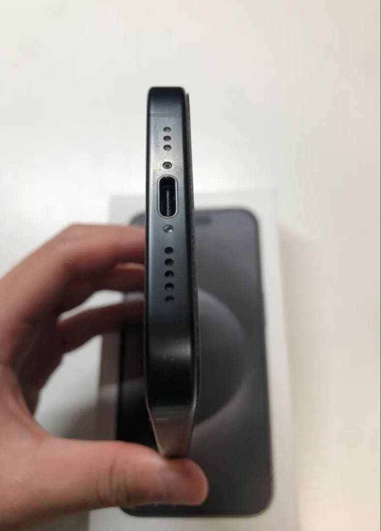 【美品】Apple iPhone 15 Pro ブラック 本体