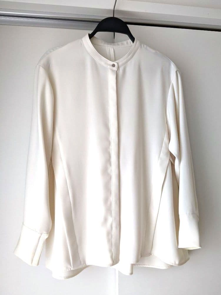 【極美品】CAST:　キャスト　ホワイト　ボタンアップシャツ　フレア　リブ袖　S