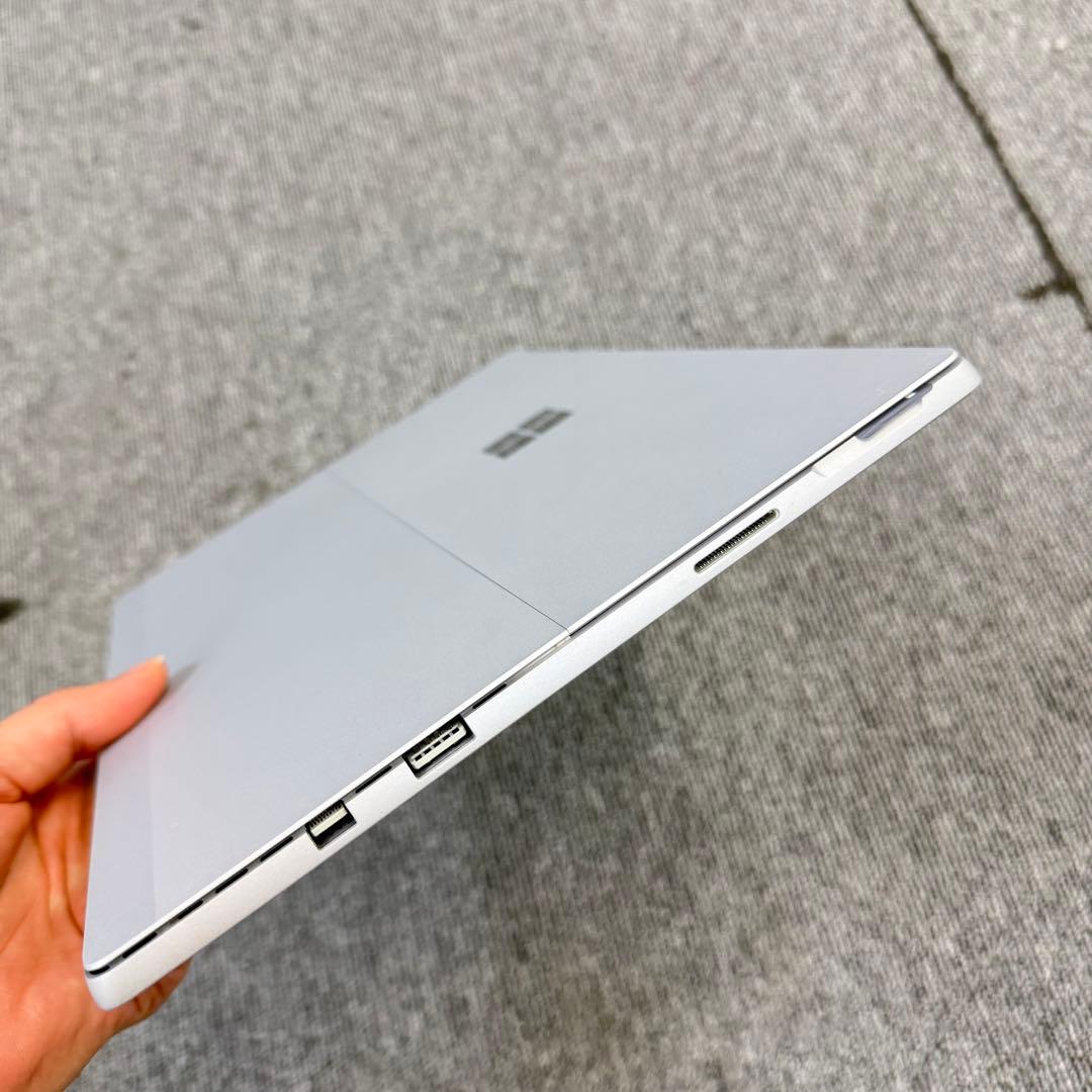 Windowsタブレット本体 Surface Pro 5 4GB / 128GB SSD / LTE