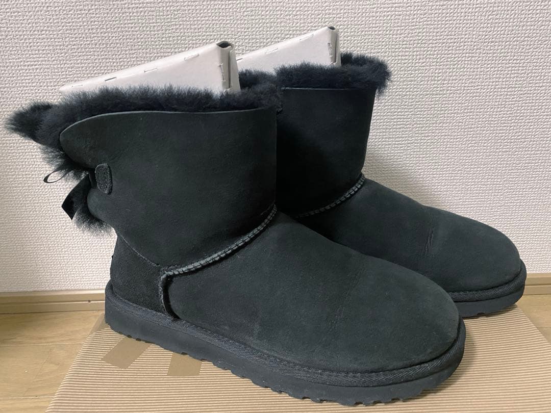 ugg バックリボンムートンブーツ　ブラック美品　おまけ付き♪