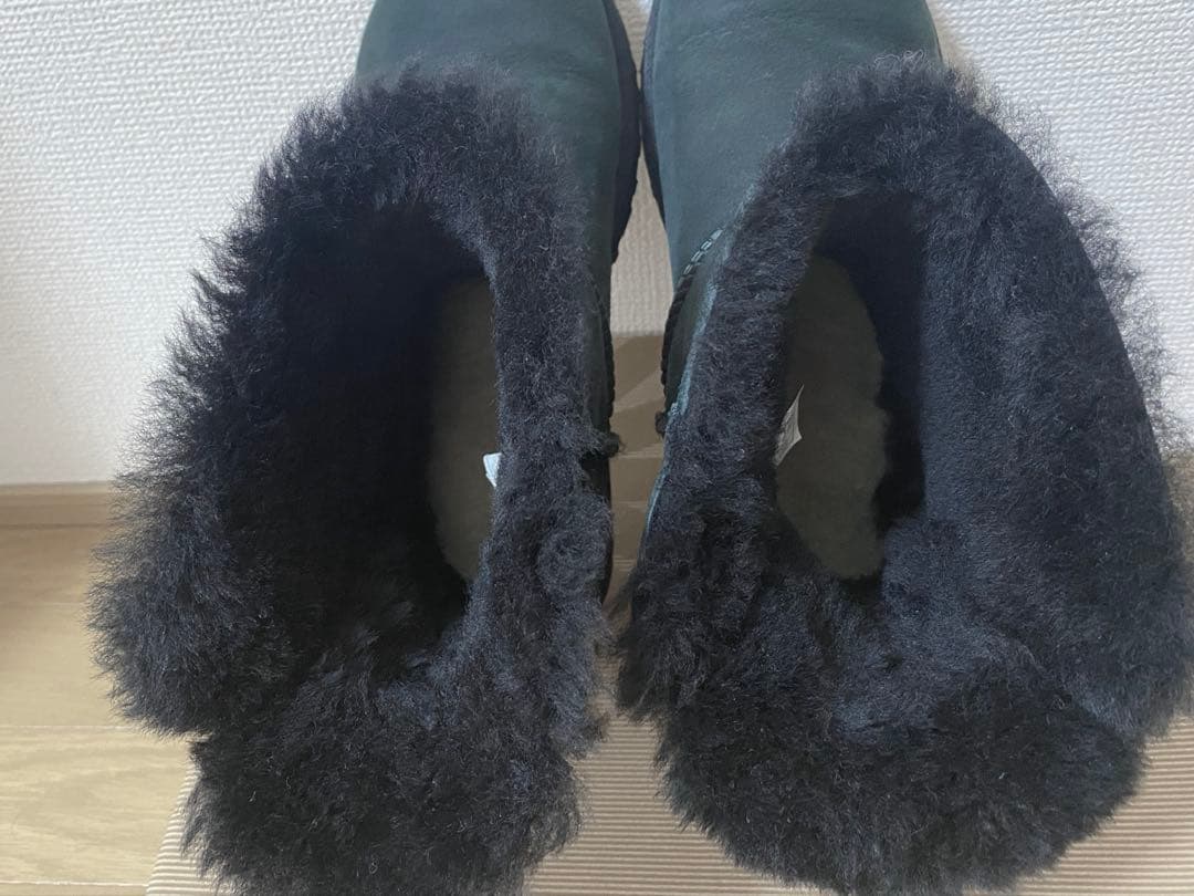 ugg バックリボンムートンブーツ　ブラック美品　おまけ付き♪