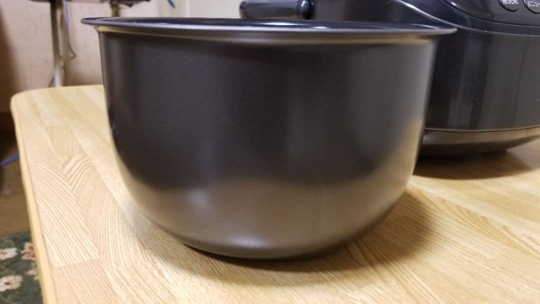 ☆2023年製☆美品☆象印圧力IH炊飯器 極め炊き 黒まる厚釜仕様 ブラック色