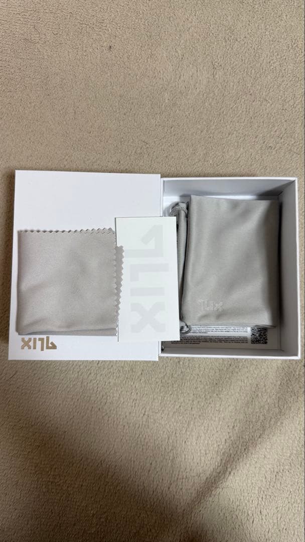 qlix AirPods Max カバー (Silver)