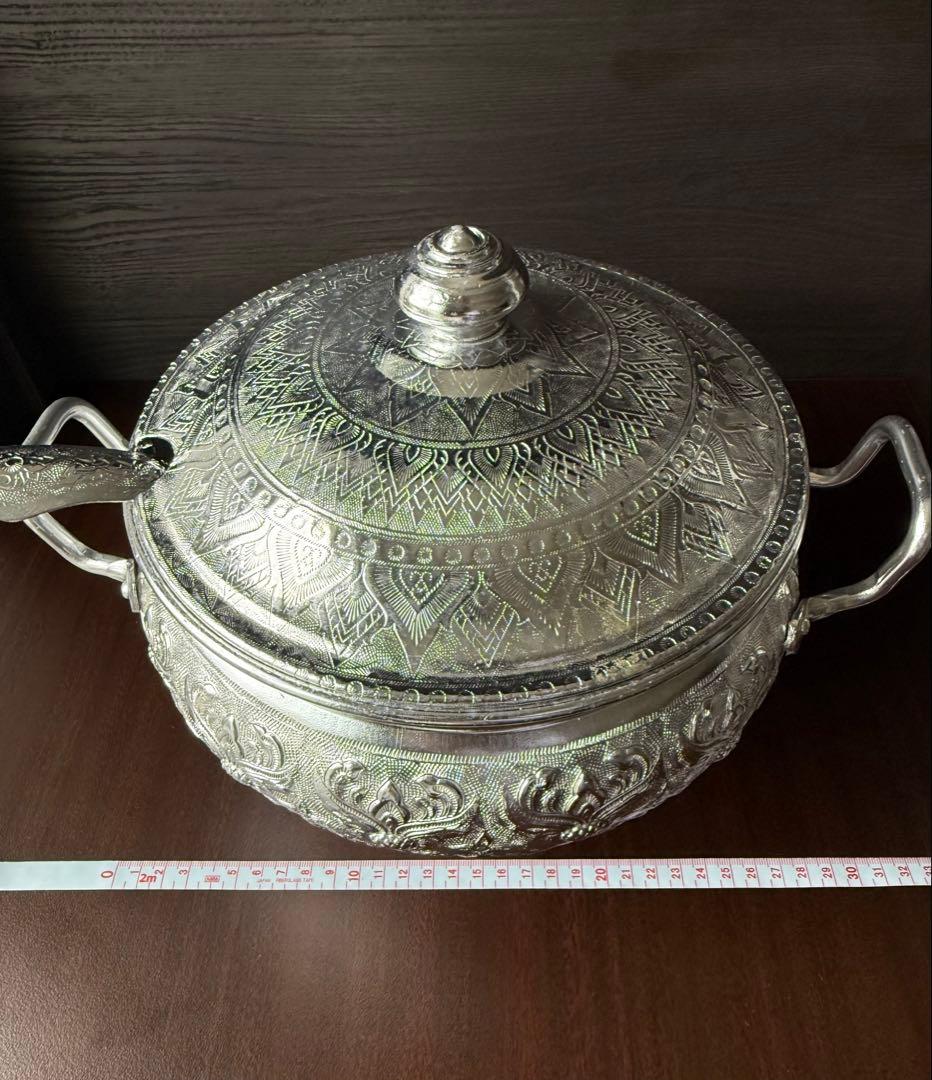 装飾的な鍋 蓋付き 直径約25cm