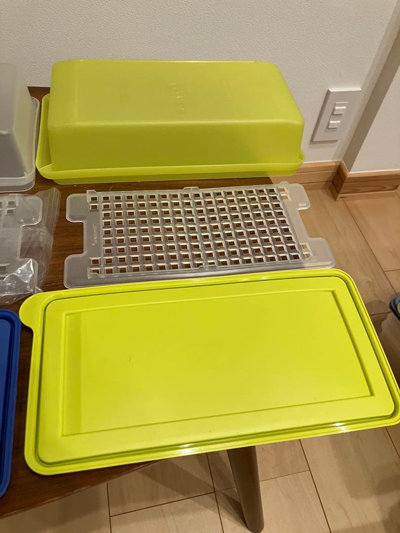 タッパーウェアSS 中３つ小１つ　すのこ付き