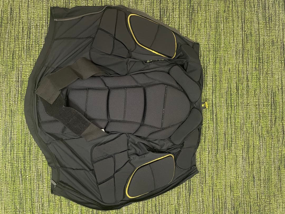 ＜美品＞スノーボード　最強　プロテクター　鎧武者　ベスト　L