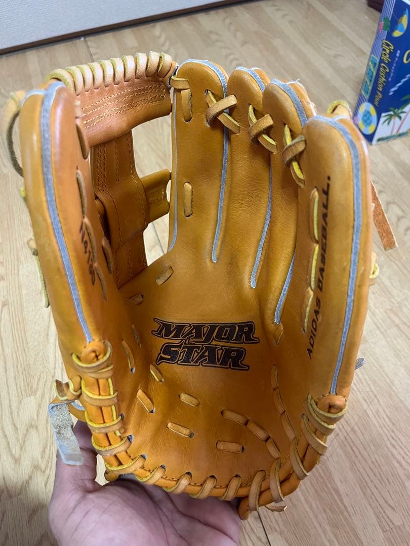 adidas 軟式グローブ イエロー 3本ライン