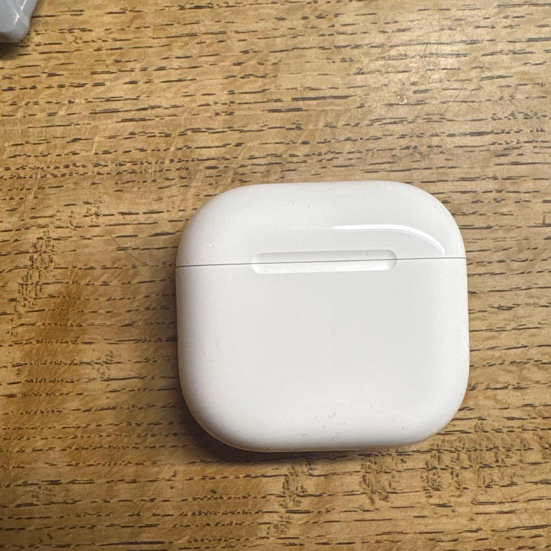 AirPods4本体 ESRのケース付き