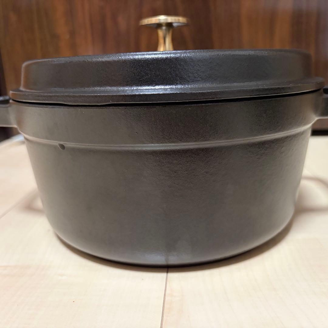 美品！ ストウブ【Staub】ピコ・ココット ラウンド 22cm 無水鍋