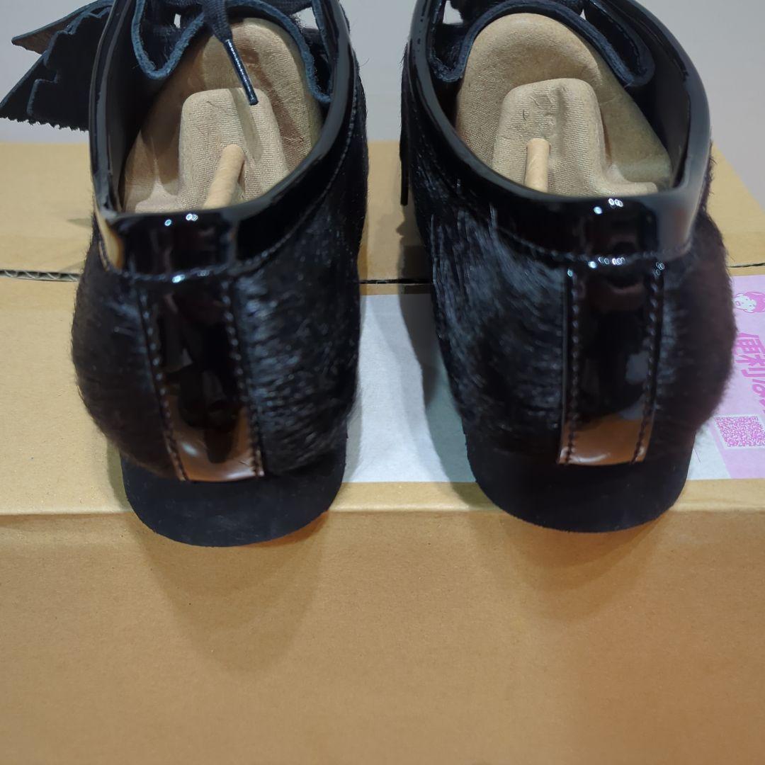 クラークス ワラビー ブラック ヘア オン ブラックアイパッチ アトモス