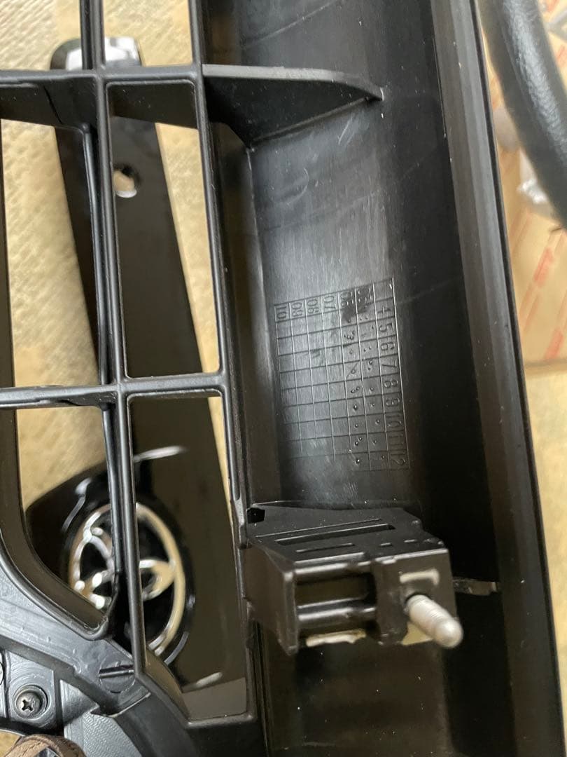 新品未使用トヨタハイラックスサーフ フロントグリル リアガーニッシュ シフトノブ