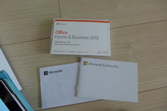 美品 マイクロソフト Surface Pro7 (i3/4GB/128GB)