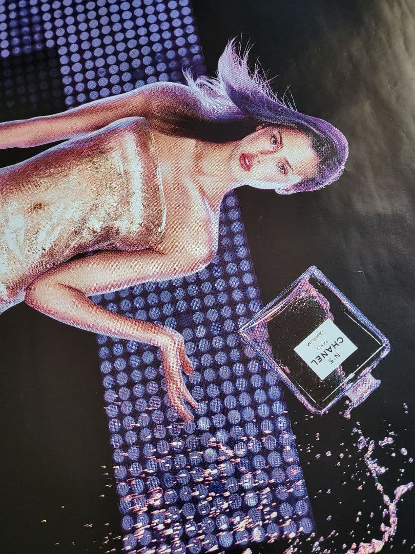 CHANEL店舗ポスターブルー