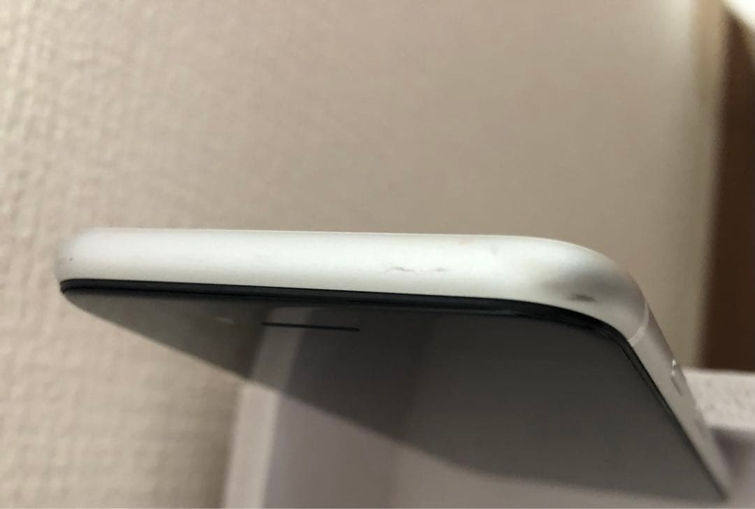 iPhone se 第2世代　本体　64GB ホワイト