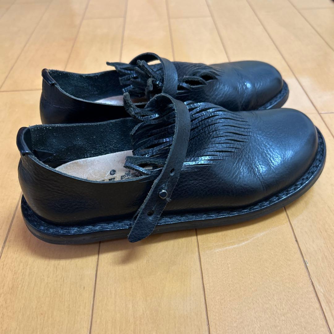 trippen フリンジ付き黒レザーシューズ