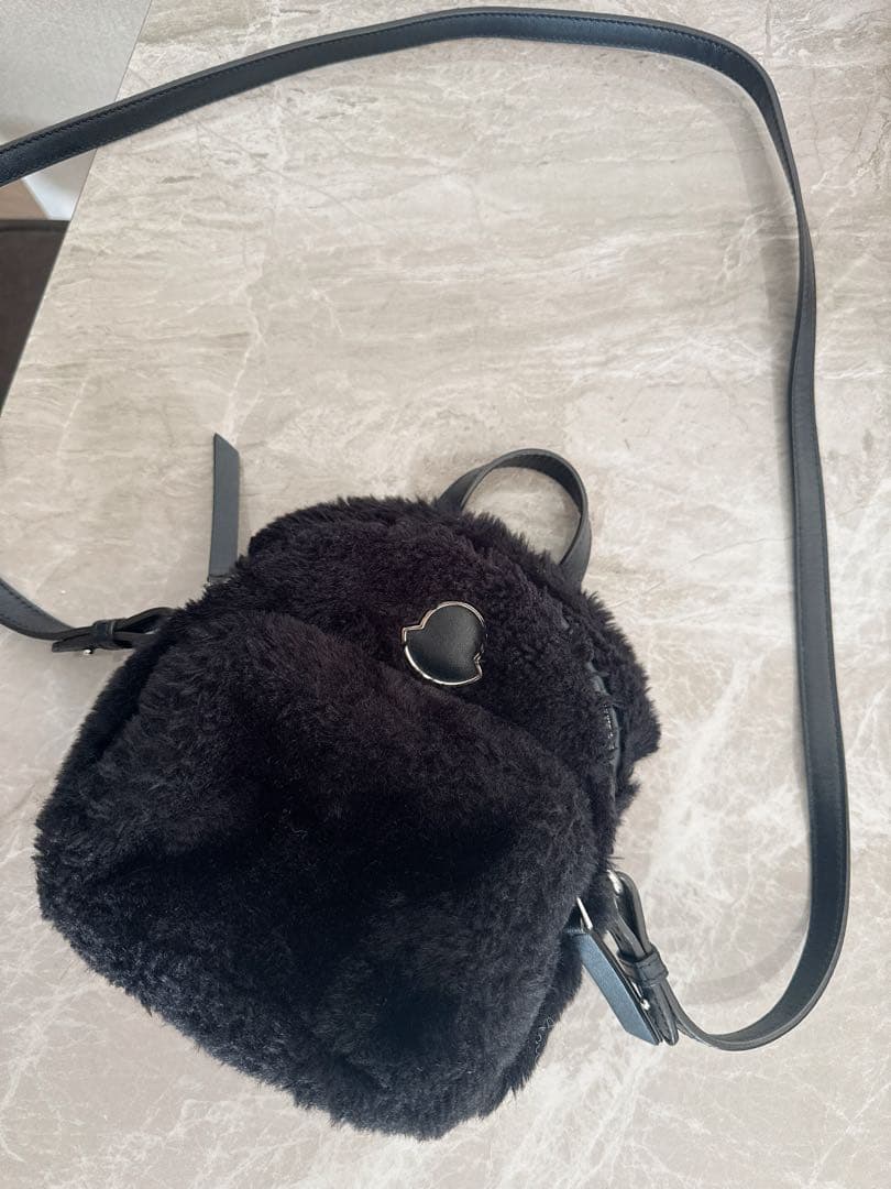 モンクレール バッグ　ファー