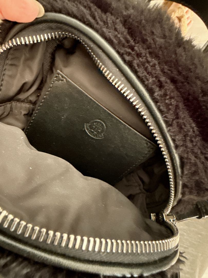 モンクレール バッグ　ファー