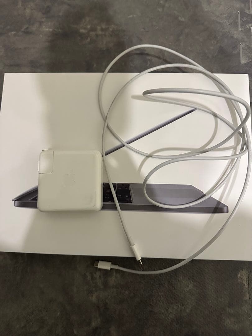 MacBook本体 Apple MacBook Pro 13 2019 i5/16GB/512Gb