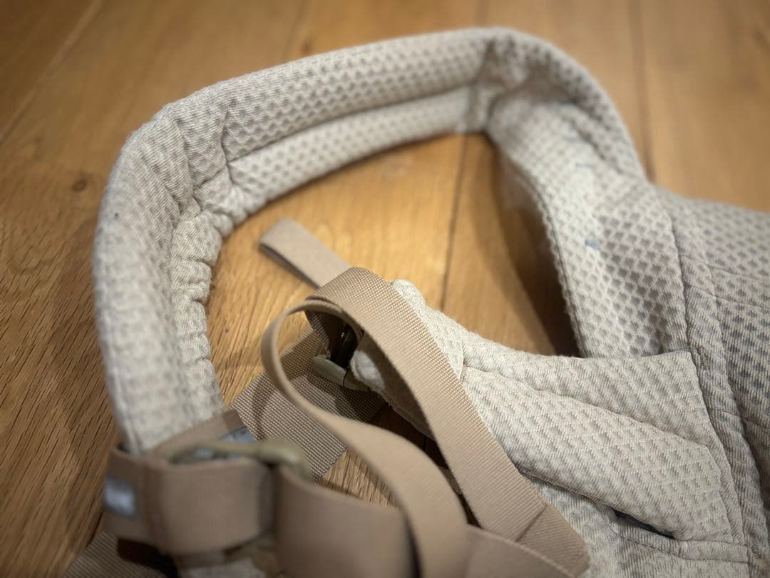 エルゴ　オムニブリーズ　 サンドベージュ