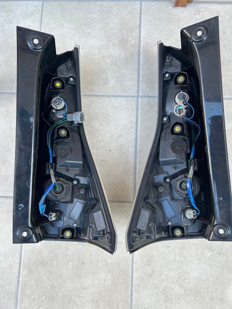 ぱぴこ　c27 セレナ e-POWER前期　クリアテールランプ