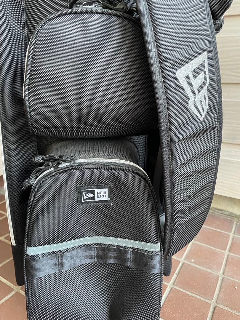 NEW ERA ニューエラキャディバッグ ブラックxシルバー ポーチ付き