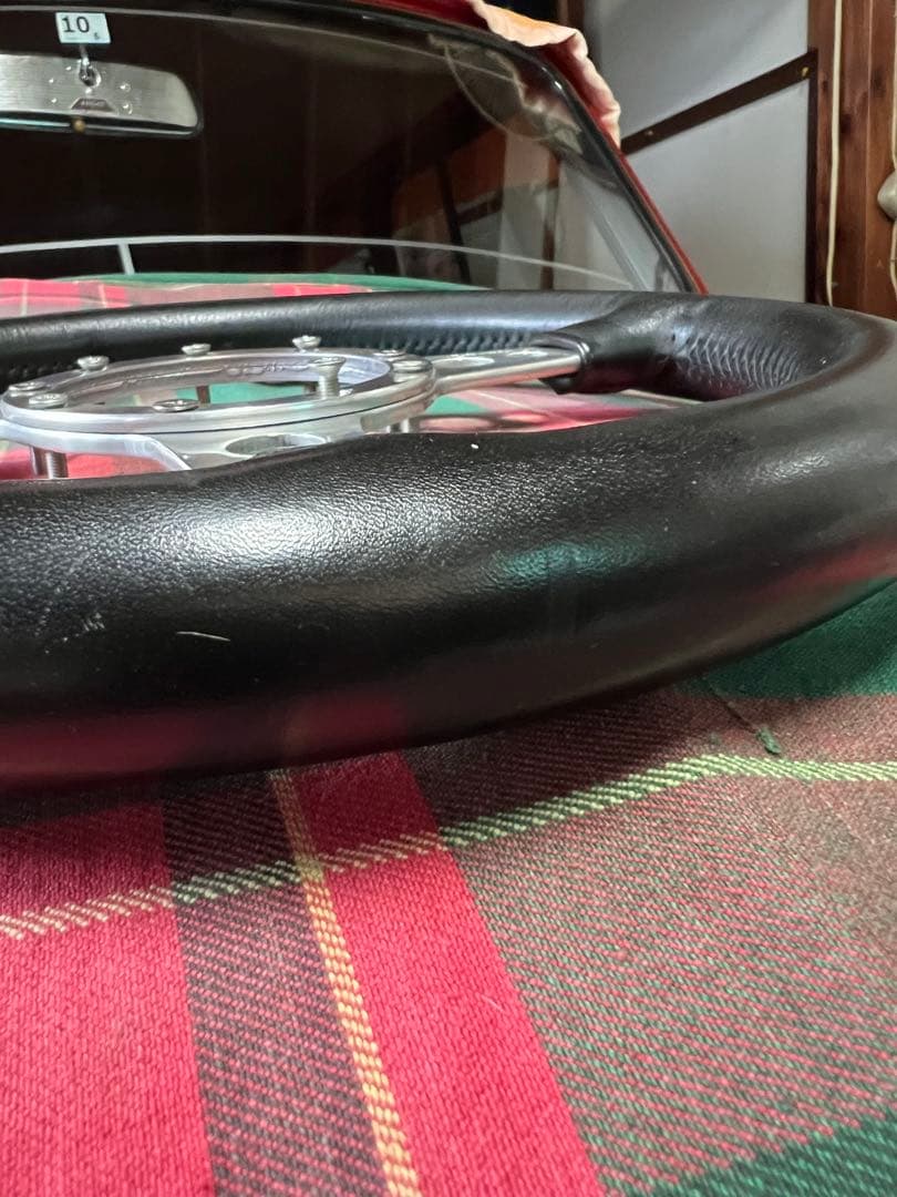 モトリタステアリング35センチ革の状態も良く良いステアリングです。