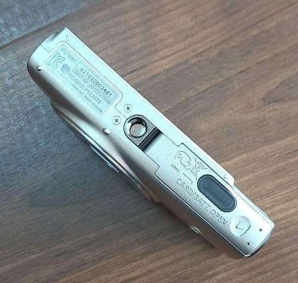 Canon　IXY610F　キャノン　付属品　保護フィルム　箱あり　動作確認済