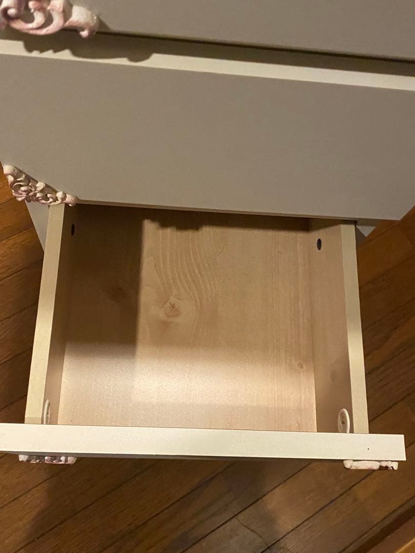 ホワイト チェスト♦️ピンクシルバー ロココ装飾♦️しっかりとした 隙間収納♦️送料込