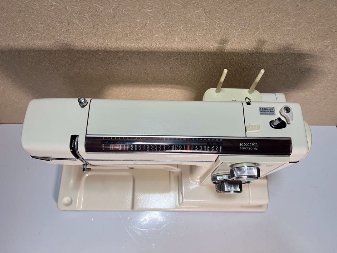 ジャノメ エクセル.フリーモーション刺繍もできるレトロミシン 815