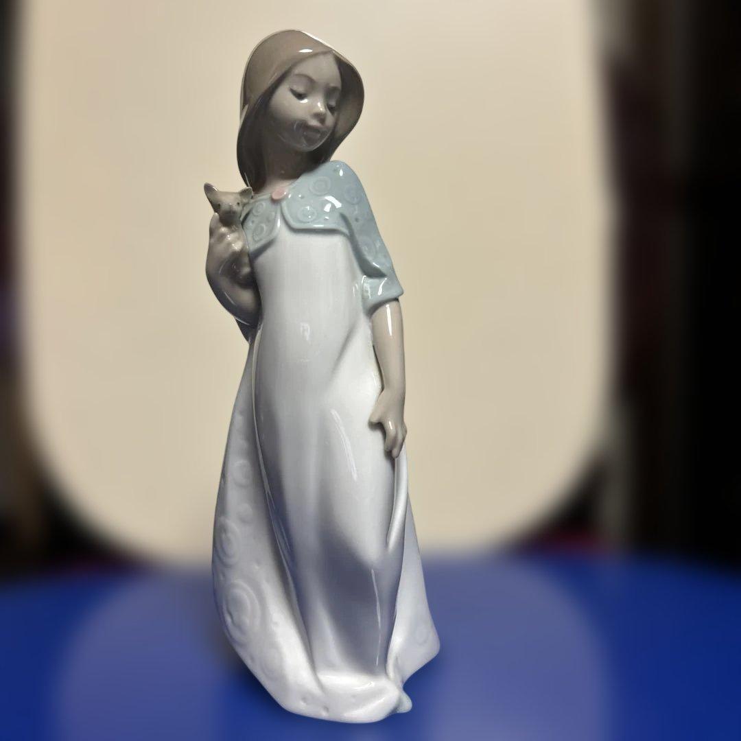 値下げしました　美品　NAO陶器製少女像 青いショール 2セット　高さ22cm