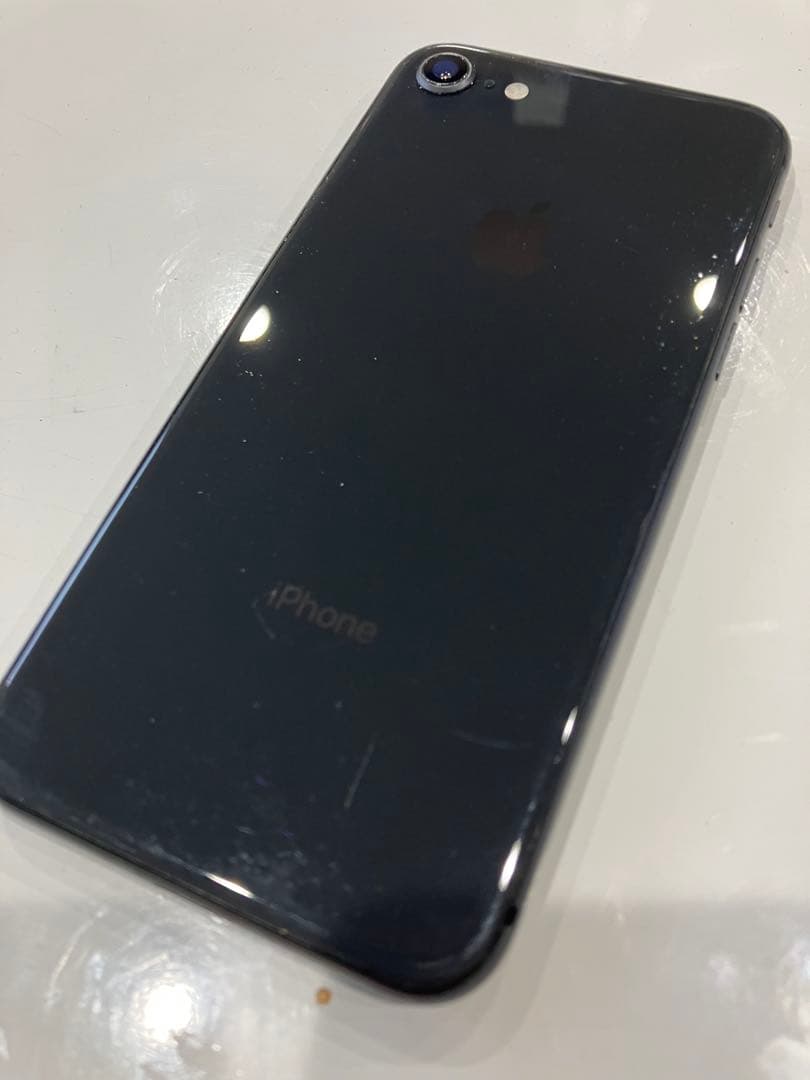 iPhone8 SIMロックなし バッテリー弱い 小傷