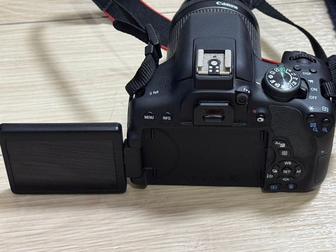 Canon EOS Kiss X8i 一眼レフカメラ レンズ2本セット