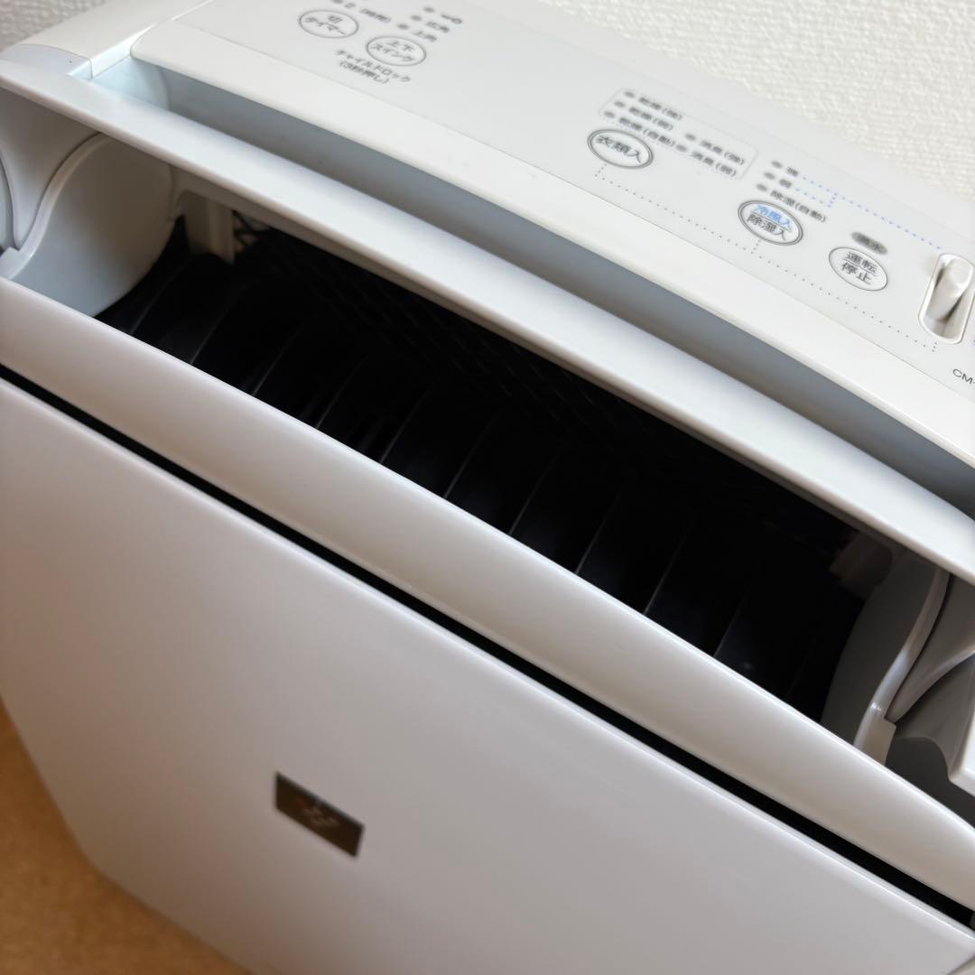 【良品】シャープ 衣類乾燥除湿機 CM-J100-W プラズマクラスター2019