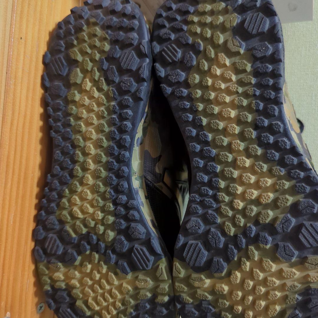 New Balance ブラック/ゴールド ハイカットシューズ