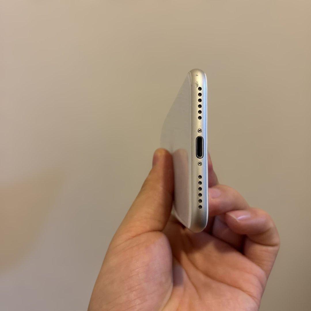 Apple iPhone SE3（第3世代） （特別仕様 / ホワイト）