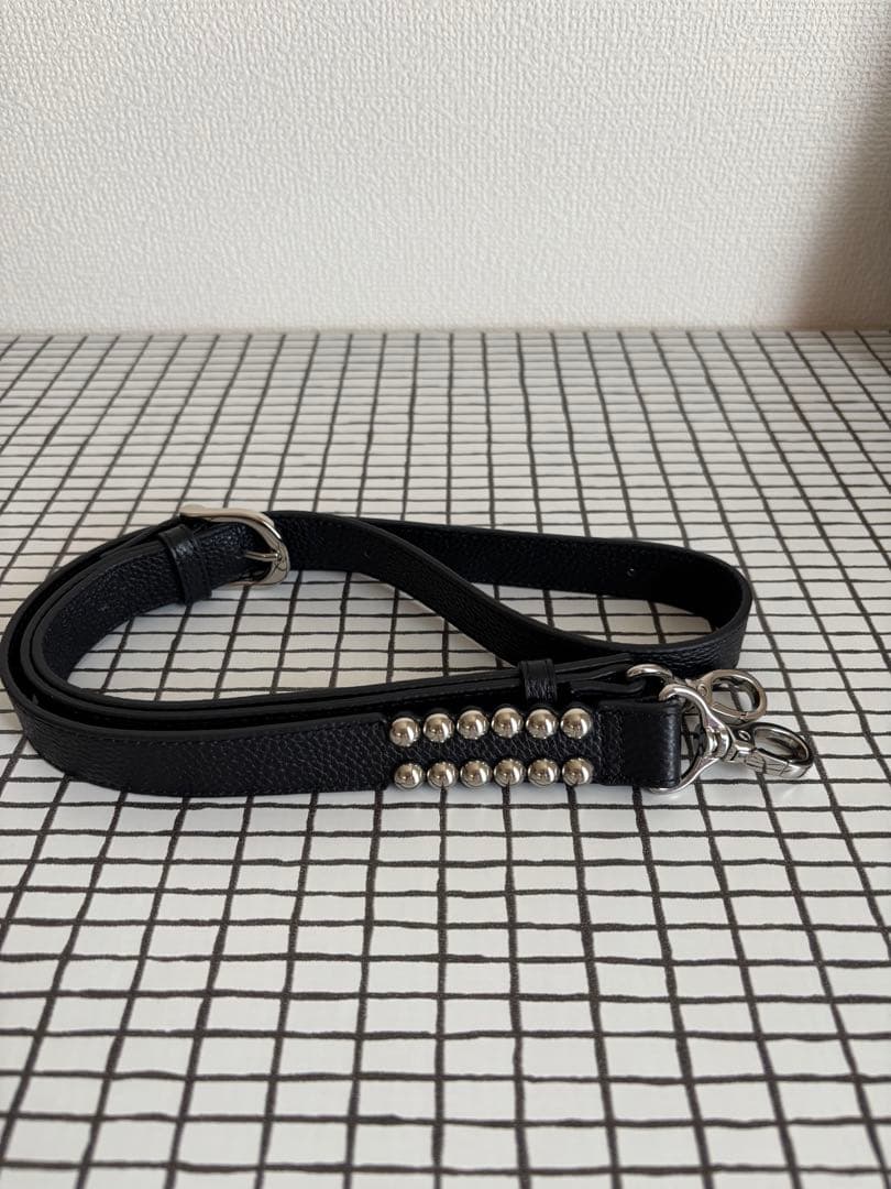 イアパピヨネスタッズショルダーバック