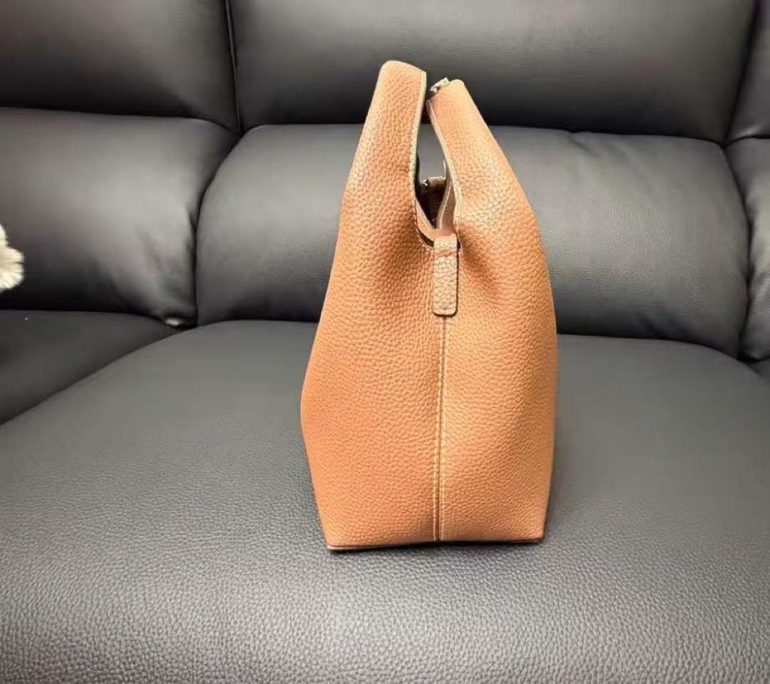 CHARLES & KEITH チャンス バケットバッグ チョコレート“i