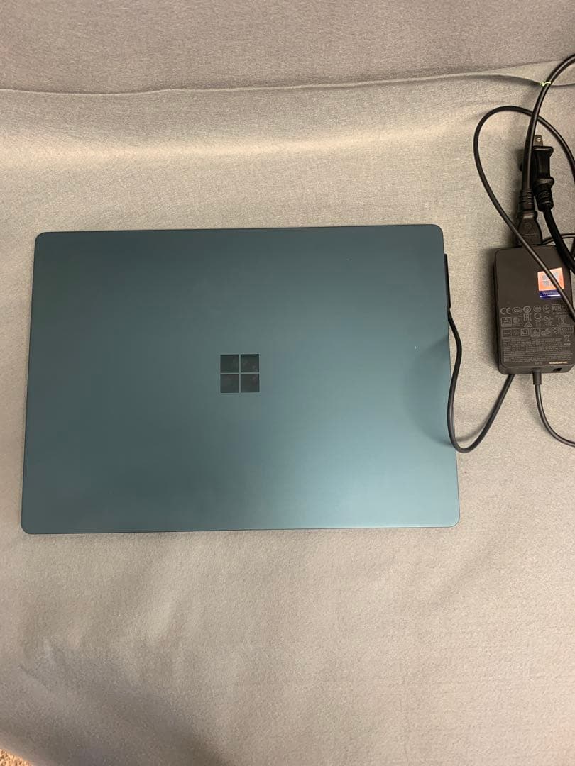 Microsoft surface laptop GO 第１世代