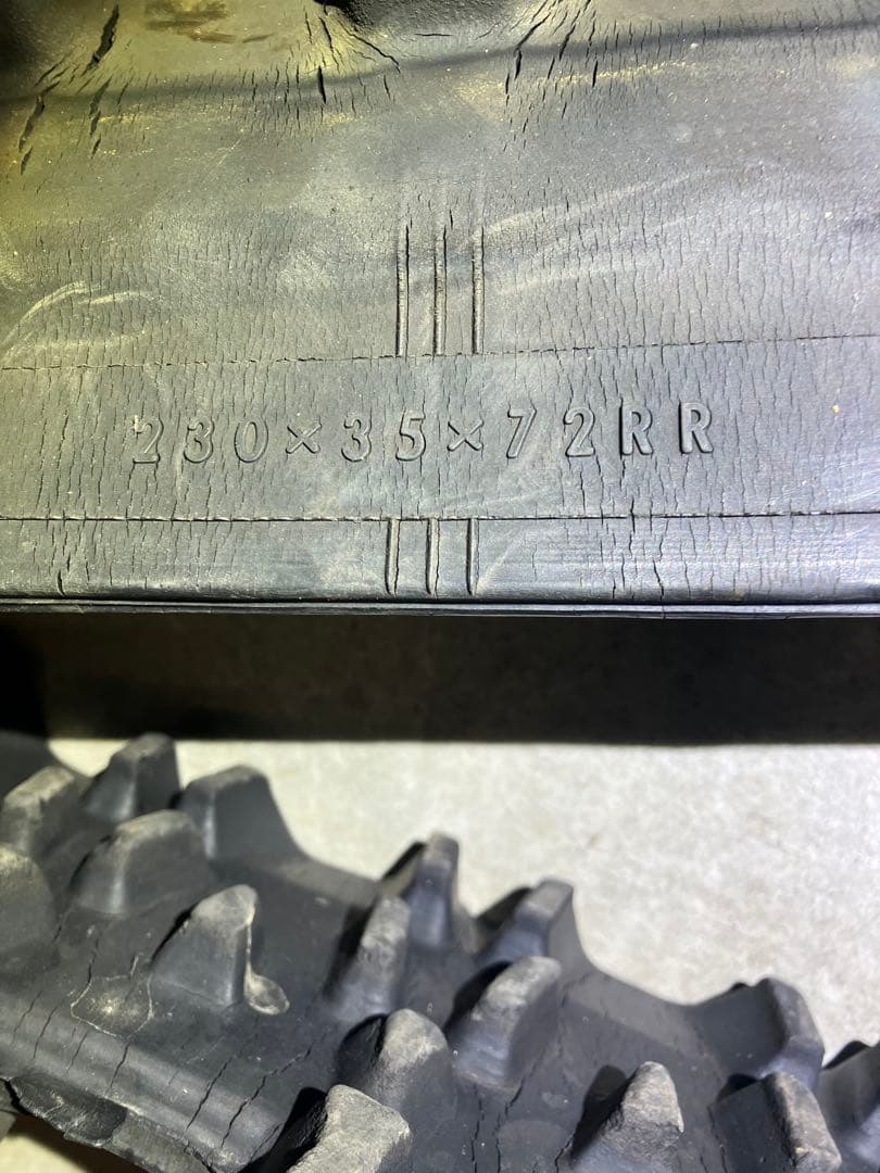 除雪機　ゴムクローラー　230 35 72 ブリジストン　中古