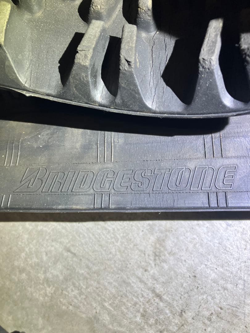 除雪機　ゴムクローラー　230 35 72 ブリジストン　中古