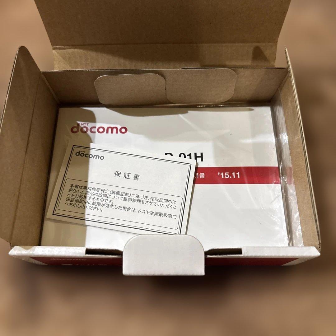 docomo P-01H ホワイト 新品未使用