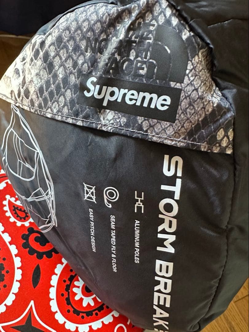 Supreme / The North Face テント