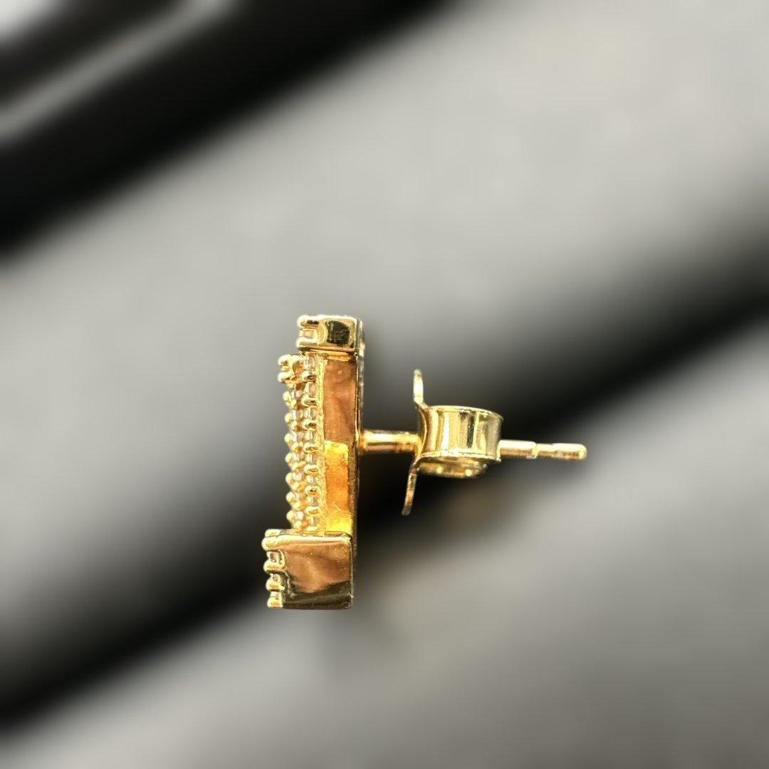 Louis Vuitton ロゴ型ピアス　ゴールド　(片耳用)